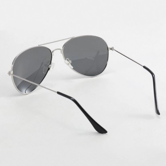 Men’s or Women’s Aviator Silver Frame Sunglasses Grey Lens brand New! With Case - Picture 4 of 5